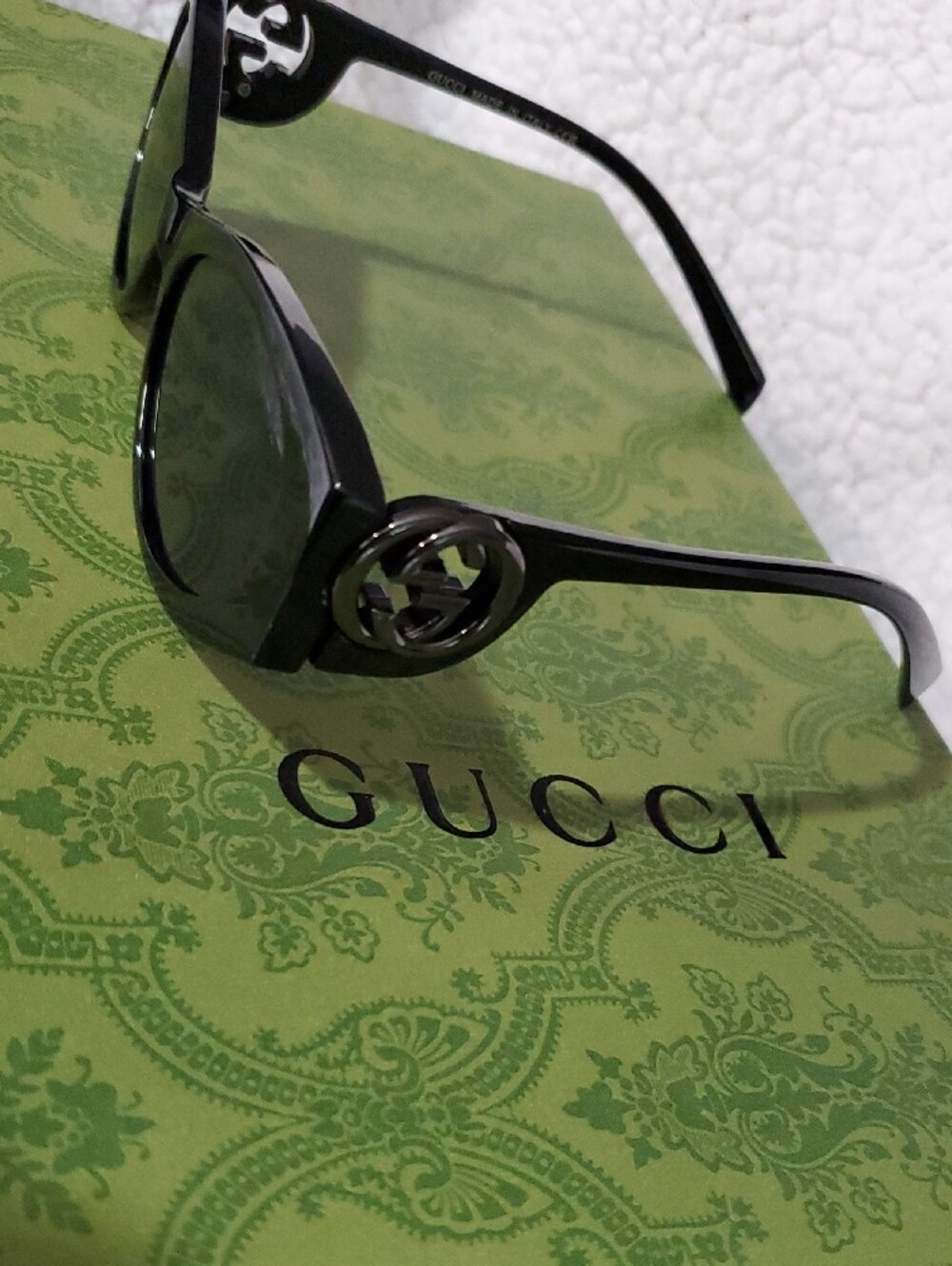 Gucci Black Cat-Eye Sunglasses with Silver Interlocking G - Picture 4 of 8